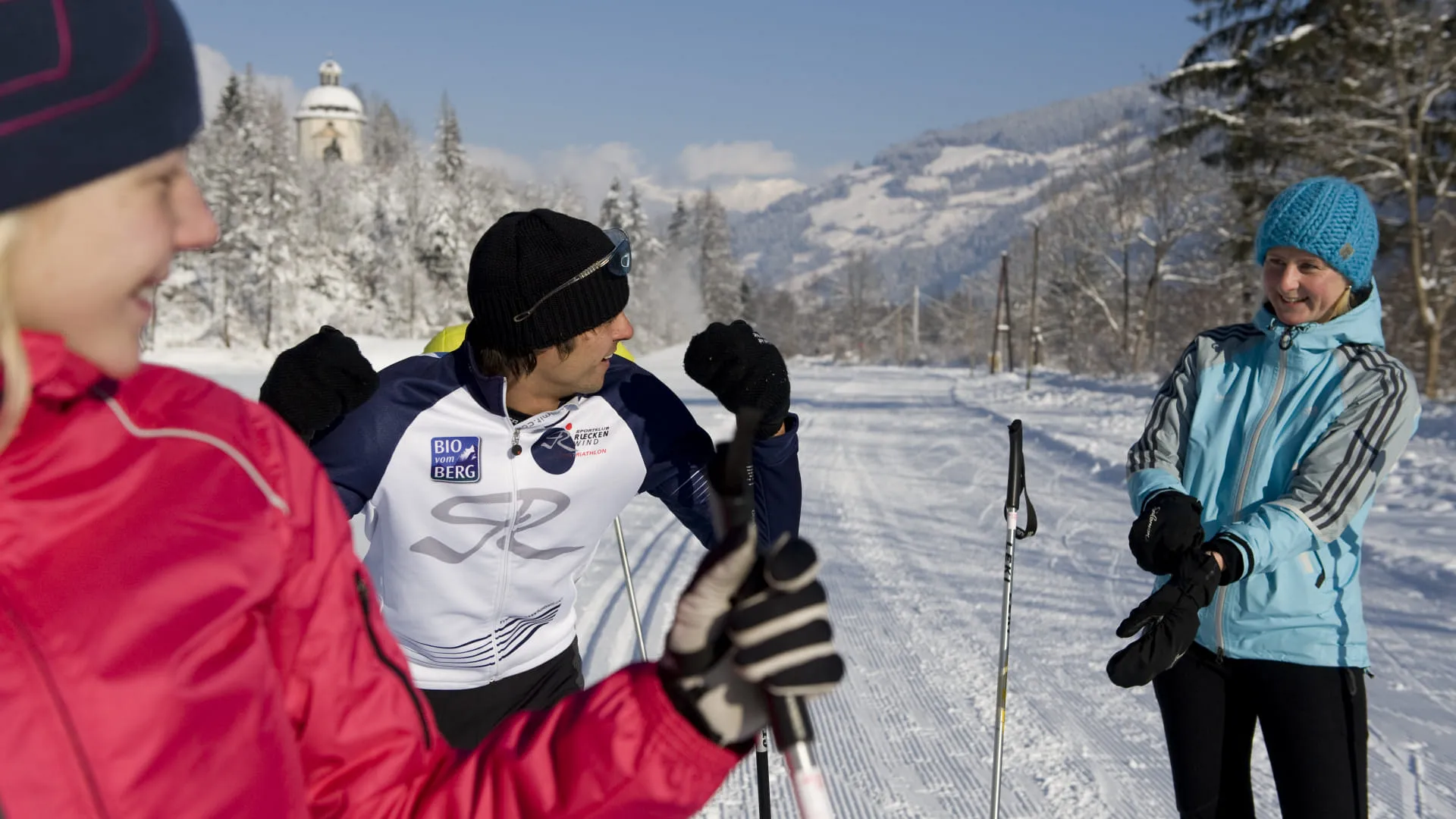 Langlaufen in Mayrhofen-Hippach mit Freunden im Schnee